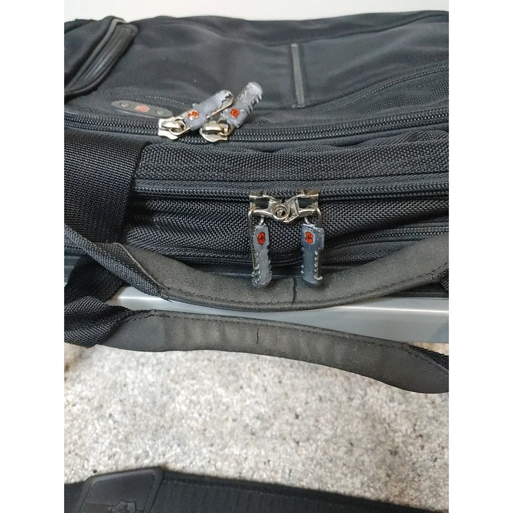 Victorinox Black Expandable Business Laptop Bag Briefcase Zippered Trolly Tactic